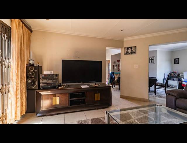 3 BEDROOM TOWNHOUSE FOR SALE IN BRUMA